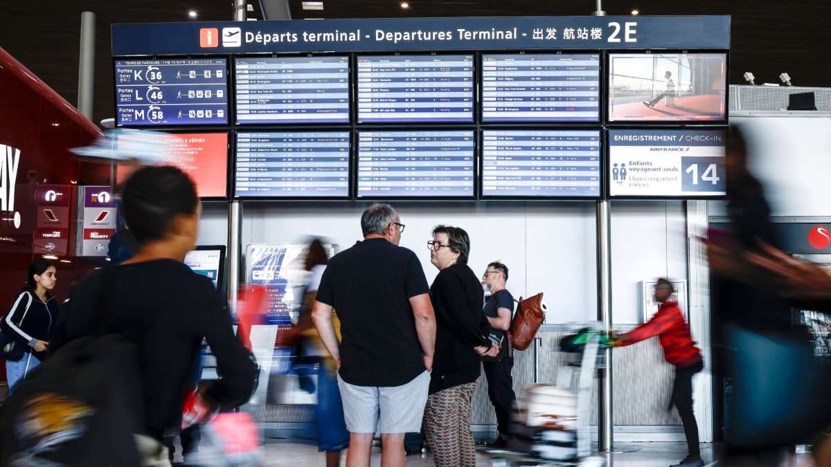 Huelga de controladores aéreos franceses - EFE / EPA / YOAN VALAT