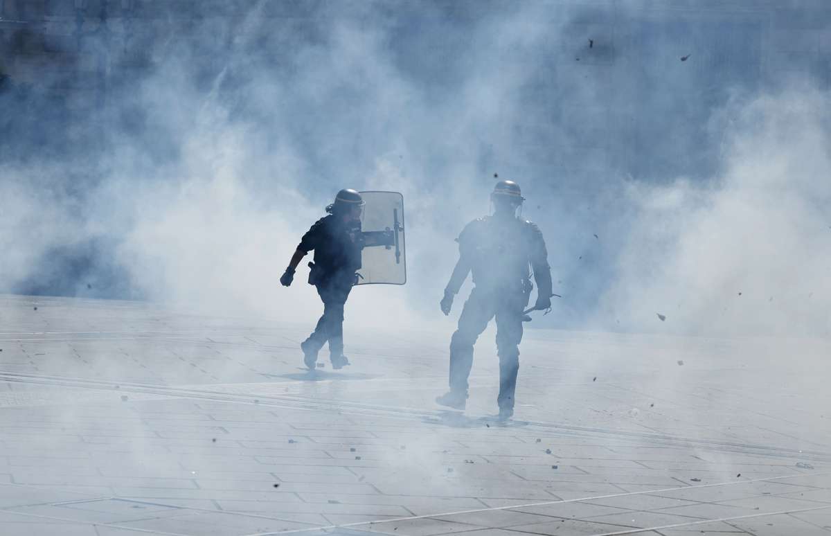 Feu, émeute et protestation pour bloquer la France: le 10 septembre «laisse près de 300 détenus