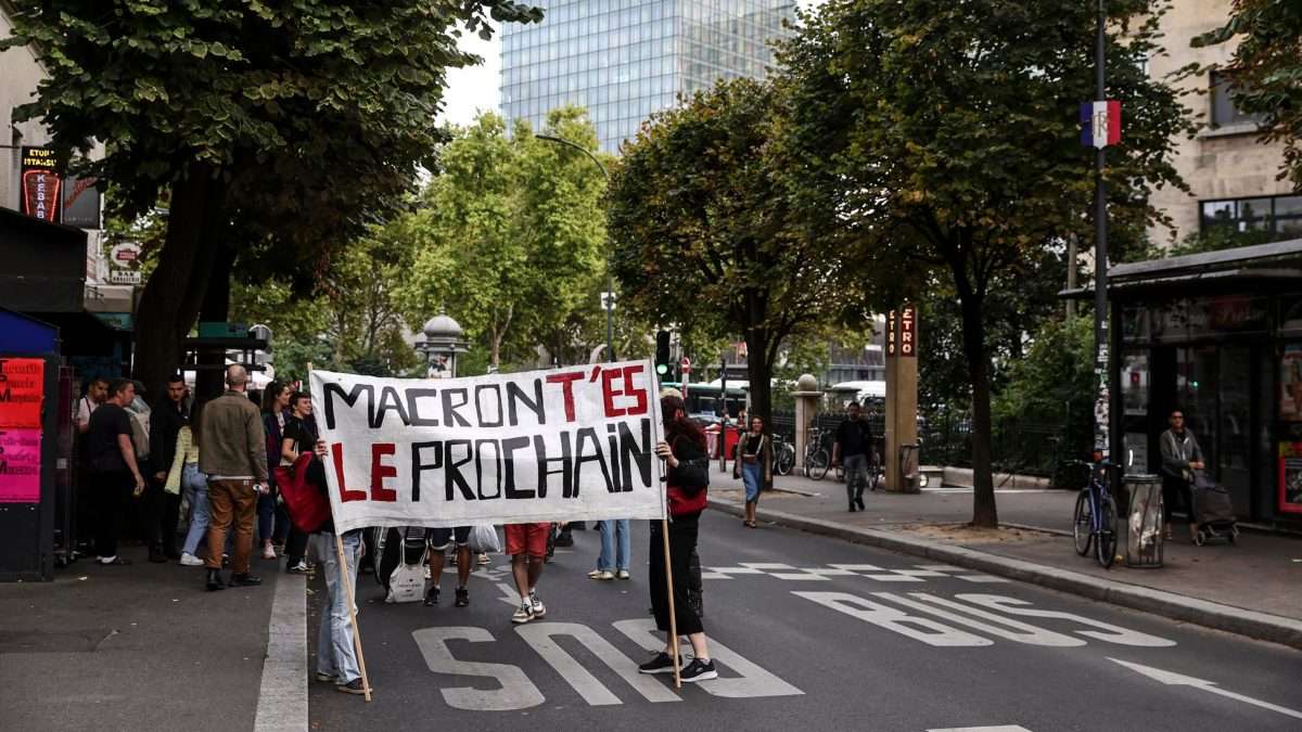 Protesta contra Emmanuel Macron en París - EFE / Teresa Suárez