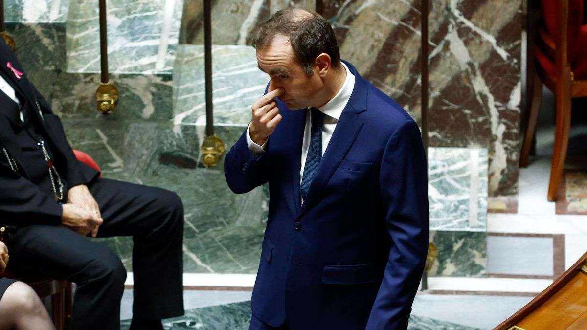 Lecornu sauve sa première motion de censure grâce aux socialistes