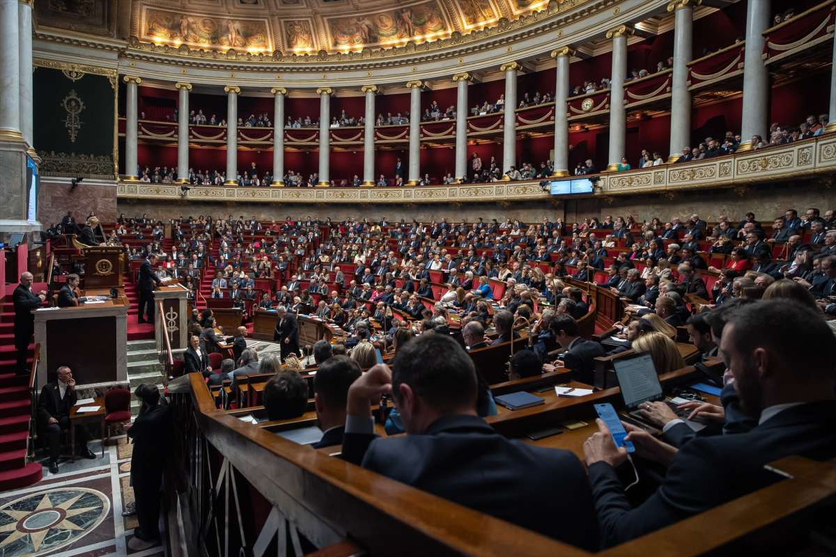 L'Assemblée française approuve la suspension de la réforme des retraites réclamée par les socialistes
