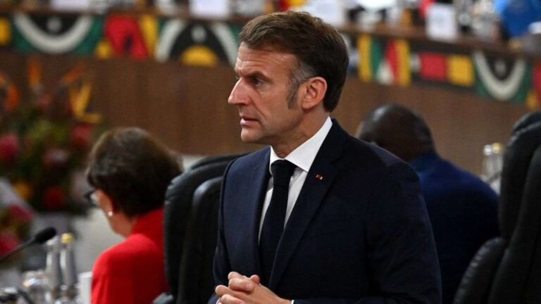 L&rsquo;offensive de censure de Macron contre les « pseudomédias » qui déferlent sur les audiences