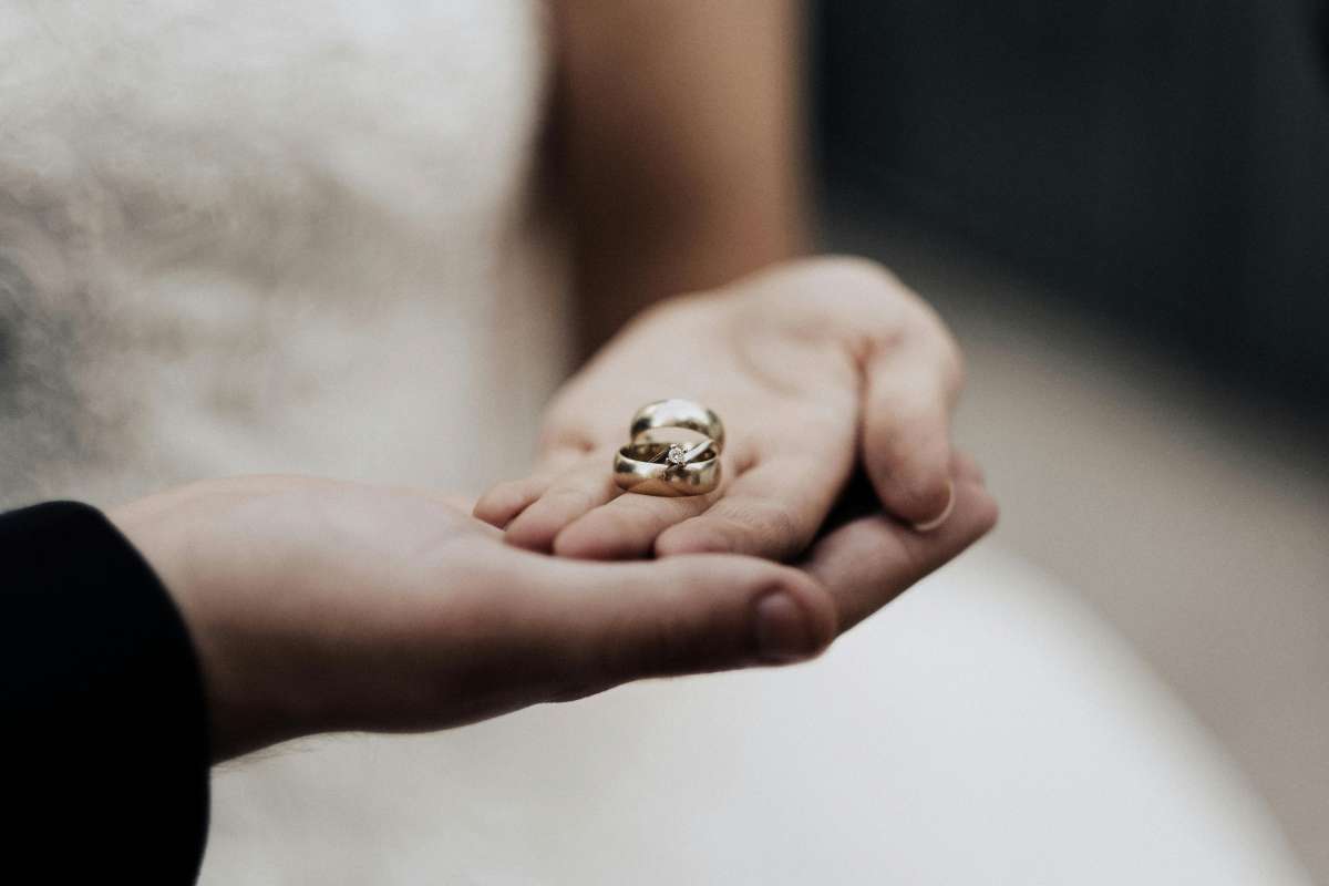 L'Espagne maintient dans son Code civil les obligations du mariage que la France a abrogées pour justifier le viol