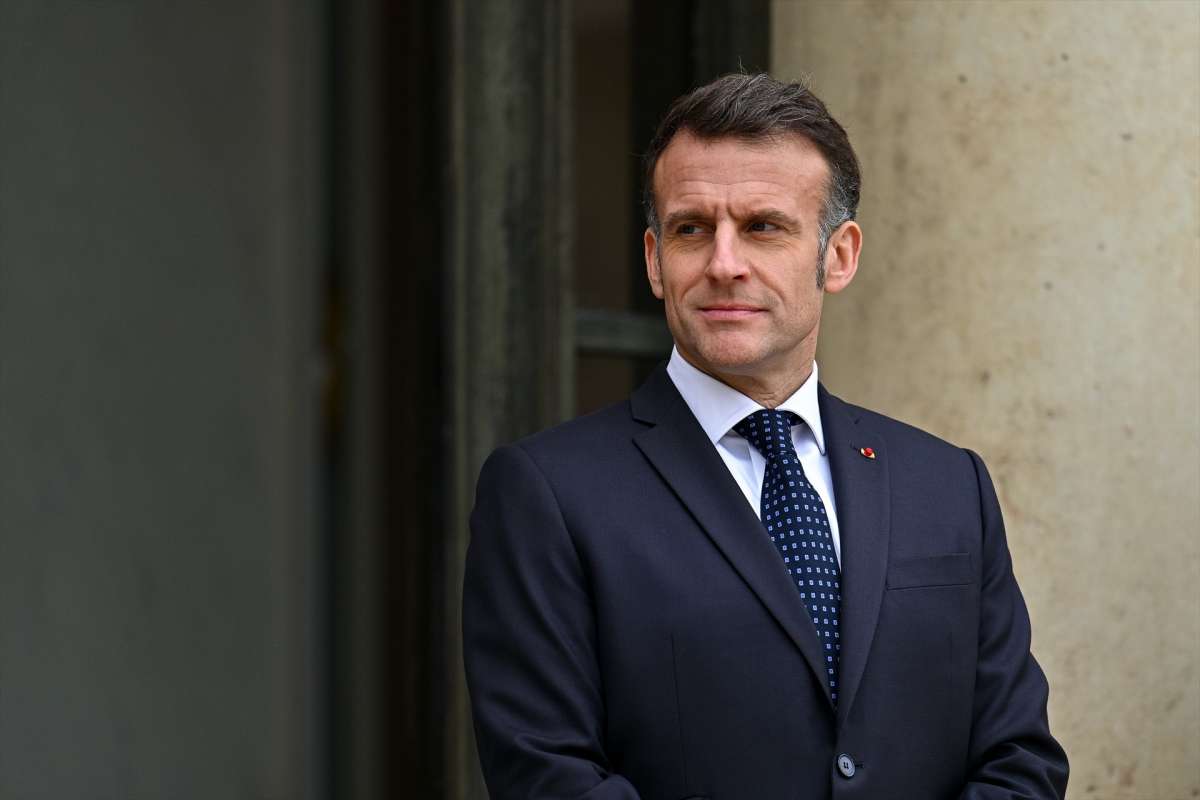 Macron prend ses distances avec le "non à la guerre" de Sánchez et vient en aide à son allié Trump