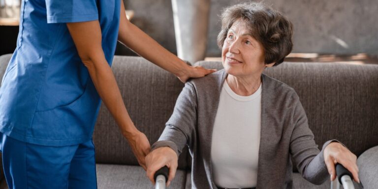 Comment trouver de l&rsquo;aide après une hospitalisation en France