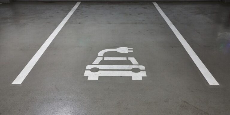 Les subventions pour la recharge des véhicules électriques augmentent fortement pour les immeubles partagés en France