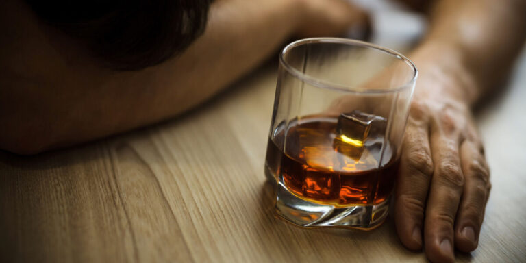 Alcooliques anonymes anglophones de Paris : rendez-vous, hotline et accompagnement