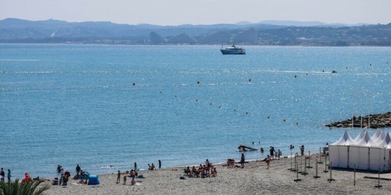 La commune proche de Nice ferme ses plages malgré la canicule