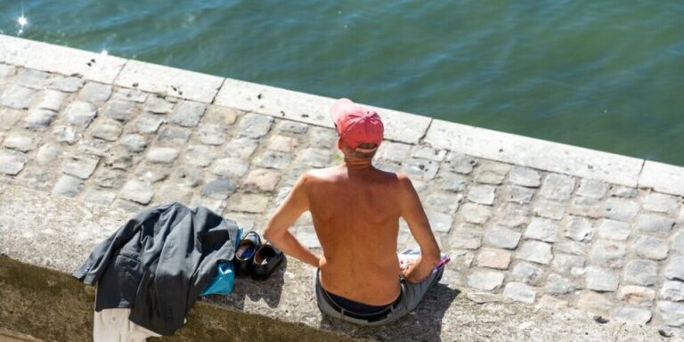Narbonne devient la dernière ville française à infliger des amendes aux personnes marchant torse nu dans la rue