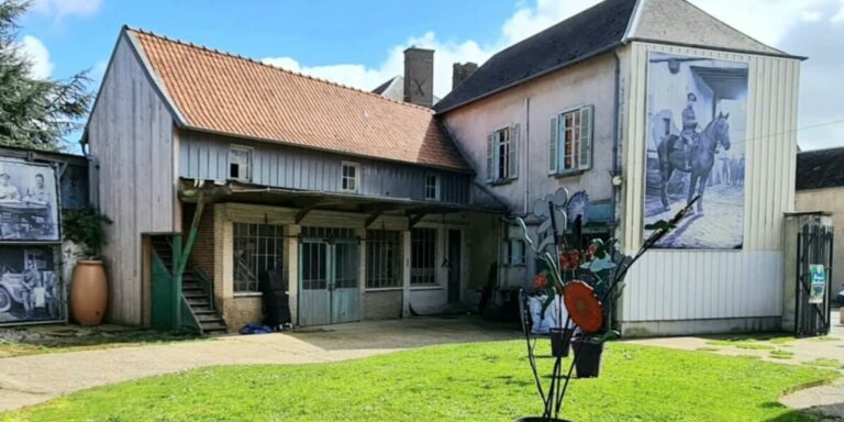 Un couple quitte l&rsquo;Australie pour s&rsquo;installer dans la Somme pour sauver la maison des Lost Diggers
