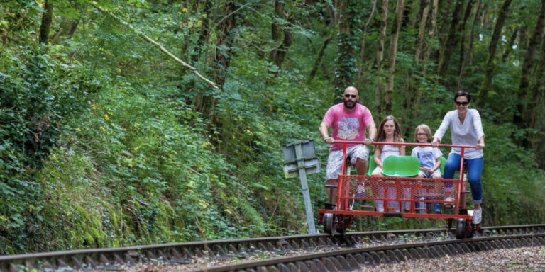 Une ligne ferroviaire historique relancée par des passionnés dans le sud-ouest de la France