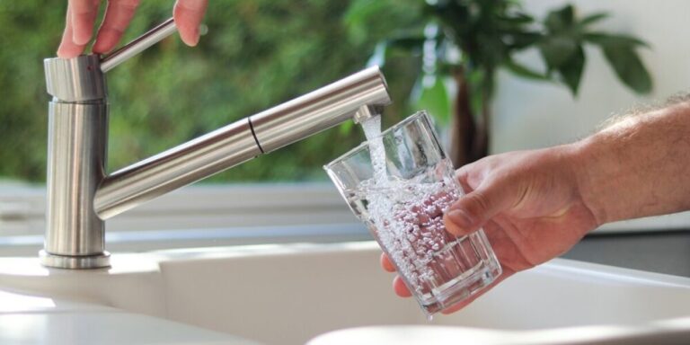 Des médecins français mettent en garde contre le risque de pollution de l’eau du robinet
