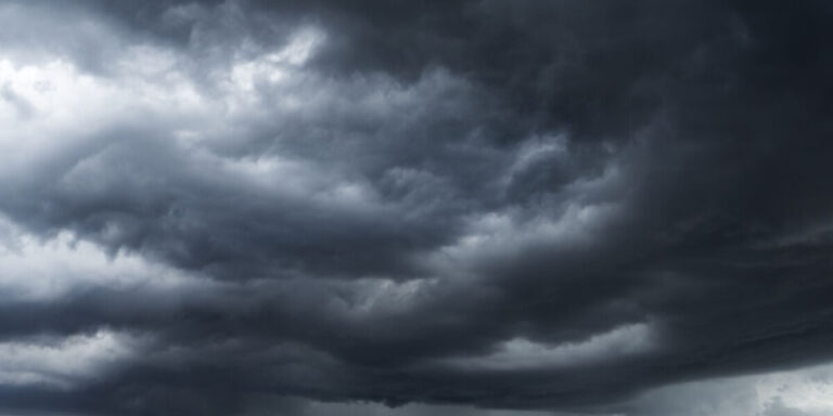 Des tempêtes devraient frapper le sud de la France ce week-end : des vents pouvant atteindre 100 km/h et de la grêle prévue
