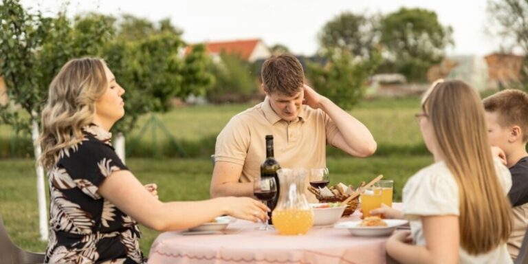 Insectes d&rsquo;été : ce qui fonctionne vraiment pour les éloigner de votre table