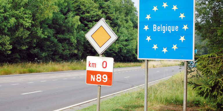 Les habitants des Hauts-de-France se ruent dans les magasins belges pour acheter du carburant et du tabac moins chers