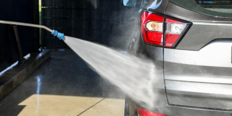 Pourquoi les lave-autos en France peuvent-ils rester ouverts malgré les restrictions liées à la sécheresse ?