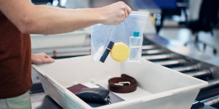 Quelles sont les règles concernant les liquides à emporter dans les bagages à main lors d&rsquo;un vol du Royaume-Uni ou des États-Unis vers la France ?