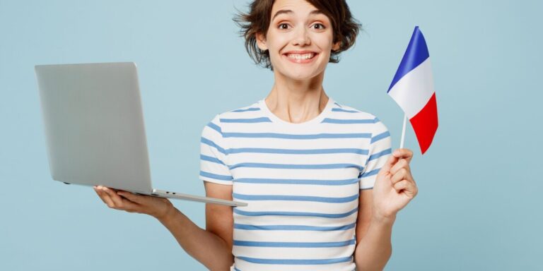 Quels mots français résistent aux anglicismes anglais dans le langage courant ?