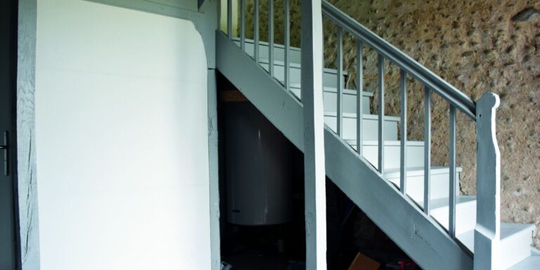 Comment restaurer un escalier dans une ferme française – une étape à la fois