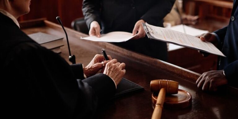 Existe-t-il une aide juridique gratuite en France ?