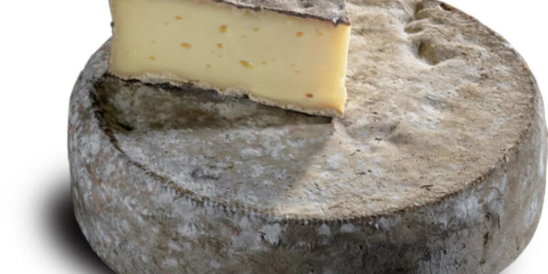 Fromage artisanal du mois Tome des Bauges et brandade de spécialité régionale
