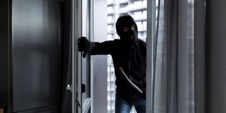 Hausse des escroqueries aux « cambriolages » en France : de quoi s&rsquo;agit-il ?