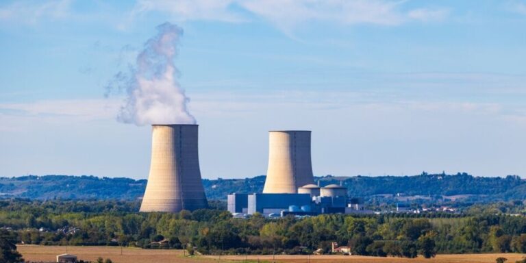 Où sont les centrales nucléaires françaises et combien sont hors service en raison de la sécheresse ou de la canicule ?