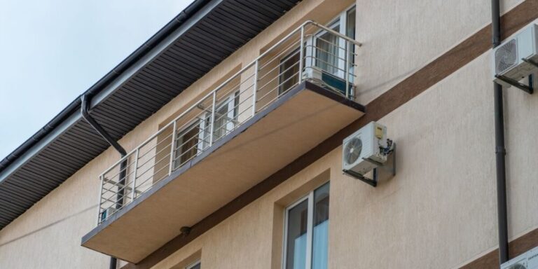 Pourquoi faut-il autant de temps pour faire homologuer la climatisation d&rsquo;un appartement en France ?