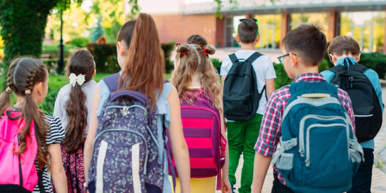 Les frais de rentrée scolaire sont moins élevés en France cette année