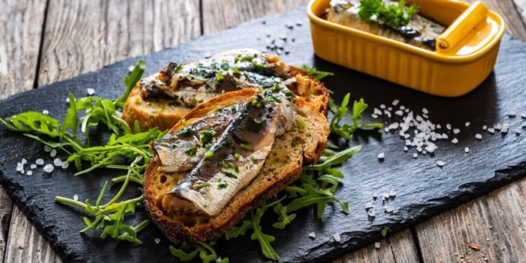 Sardines sur toasts : un des plaisirs simples de la vie