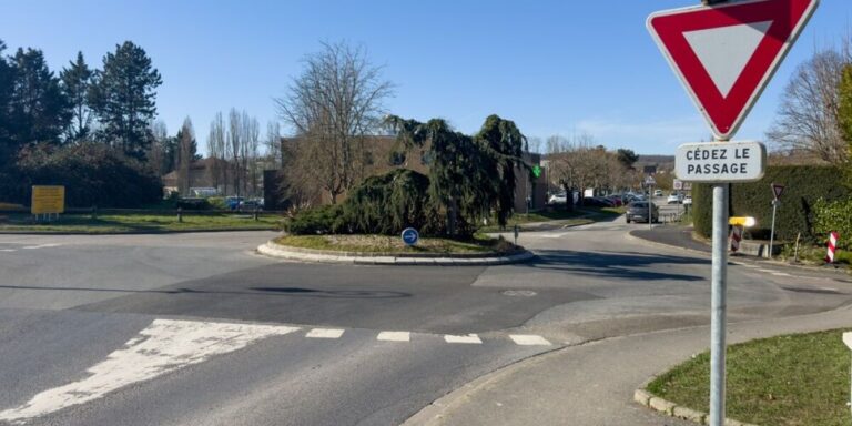 Se renseigner sur les règles améliorera votre conduite en France
