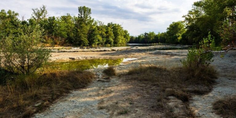 Un scientifique explique la crise de l&rsquo;eau en France en 2026