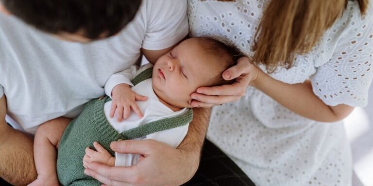 Comment économiser de l&rsquo;argent pour avoir un bébé en France