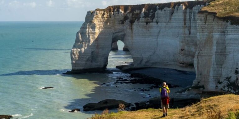 Le tourisme français fait preuve de résilience malgré la chaleur et les incendies de forêt – mais la carte des vacances change