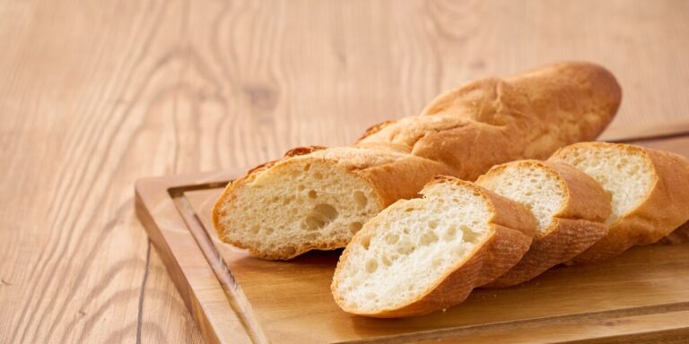 Les boulangeries françaises facturent-elles pour trancher le pain ?