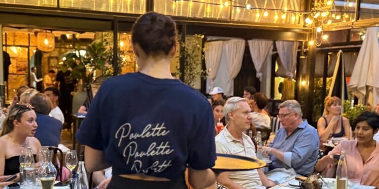 Les restaurants français devraient-ils commencer à facturer le pain ?