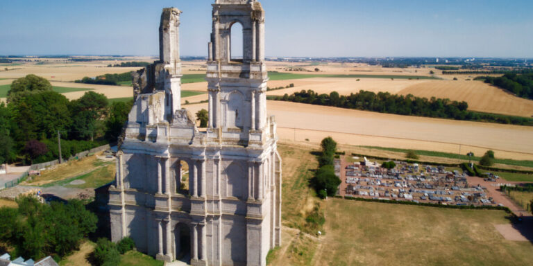 Mont-Saint-Éloi : un village très français qui a un maire britannique