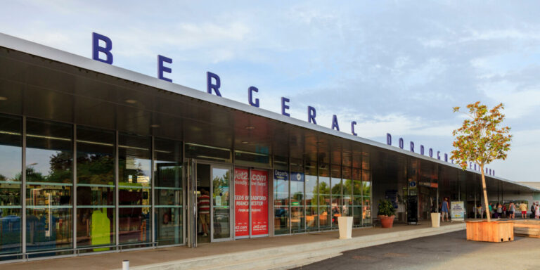 Quatre pompiers blessés lors d&rsquo;un incendie près de l&rsquo;aéroport de Bergerac