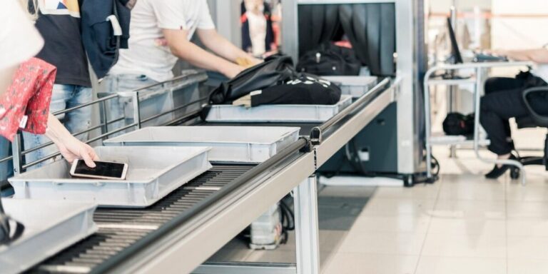 Que deviennent les objets confisqués par la sécurité des aéroports français ?