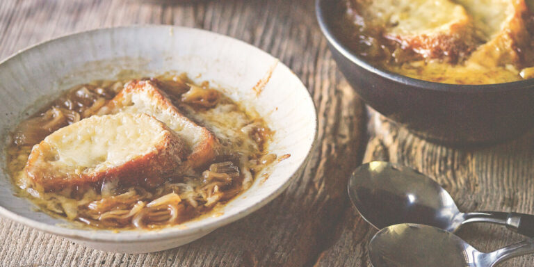 Recette : Soupe à l&rsquo;oignon et toasts au Comté