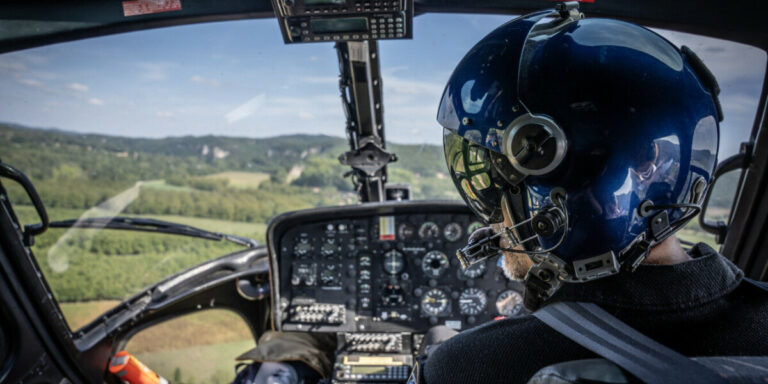 Un hélicoptère de police mobilisé pour lutter contre une vague de cambriolages en Dordogne, dans le sud-ouest de la France