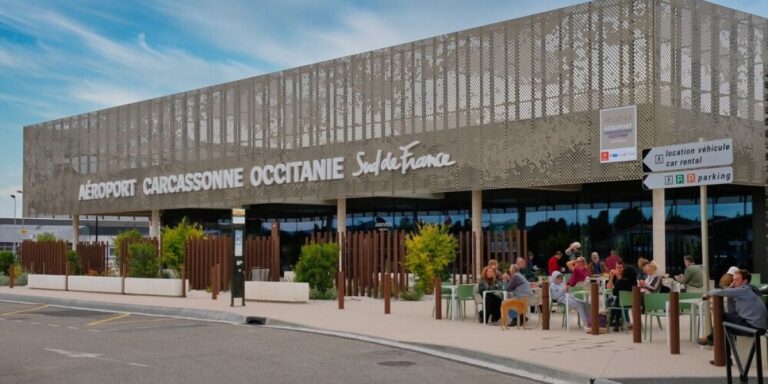 Un incendie brûle 60 hectares autour de l&rsquo;aéroport de Carcassonne