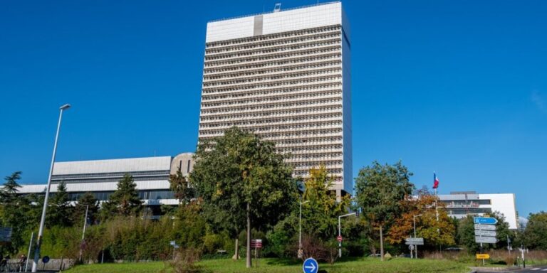 Un préfet de la région parisienne accusé de bloquer les renouvellements de résidence