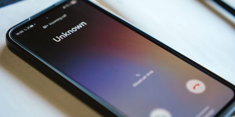 Je reçois toujours des appels commerciaux indésirables malgré la nouvelle réglementation. Comment puis-je les arrêter ?