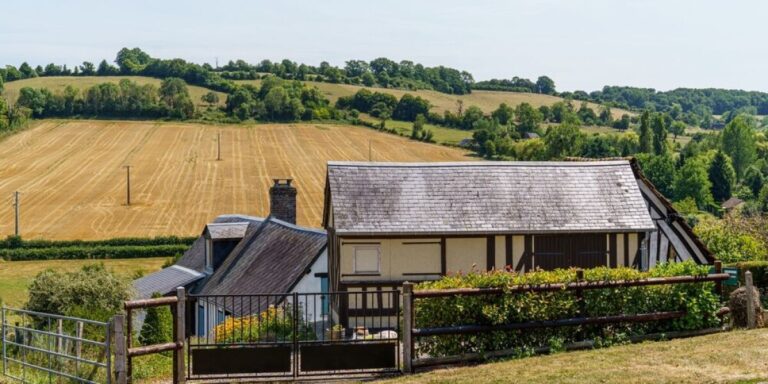 Les classements énergétiques français négligent-ils les caractéristiques naturelles des maisons anciennes ?