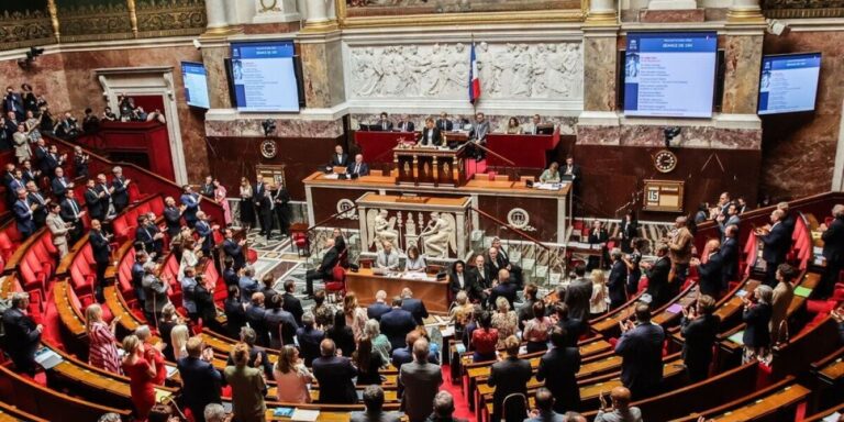 Les députés français rejettent la proposition d&rsquo;augmenter les impôts sur des millions de retraites, y compris étrangères