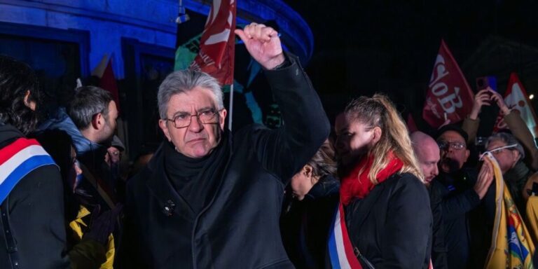 Les derniers sondages suggèrent un tour final entre l&rsquo;extrême droite et l&rsquo;extrême gauche pour l&rsquo;élection présidentielle française de 2027