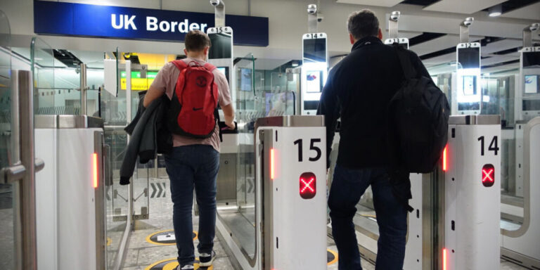 Les portes électroniques britanniques utiliseront la reconnaissance faciale au lieu des passeports