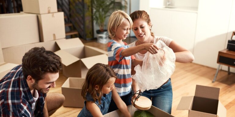 Quels organismes gouvernementaux dois-je informer en cas de changement d&rsquo;adresse ?
