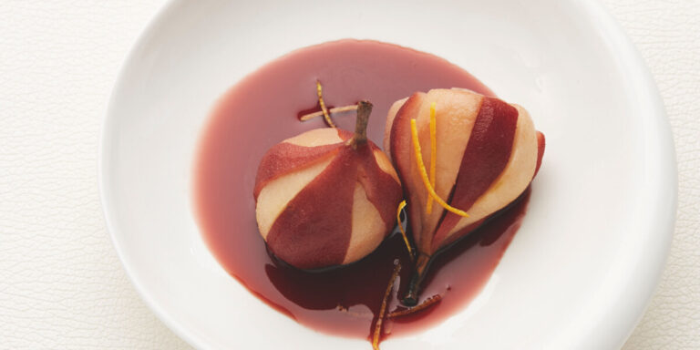 Recette d&rsquo;automne : poires pochées aux épices